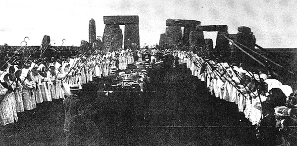 1905 AOD Stonehenge